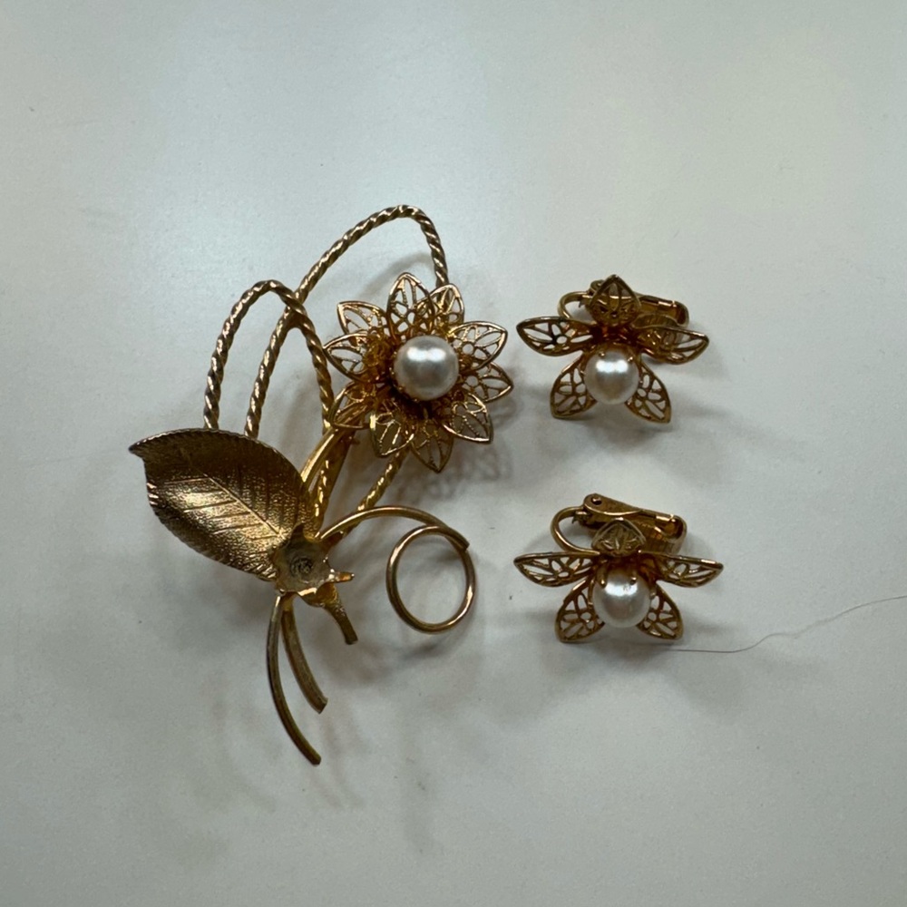 Vintage brooch and clip-on earring set